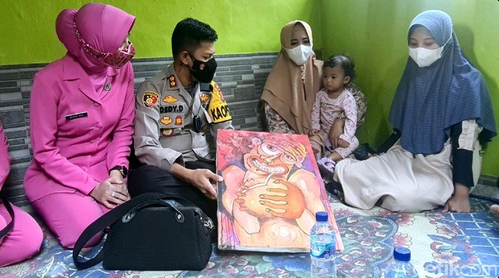 Gadis Disabilitas Jago Gambar di Sukabumi