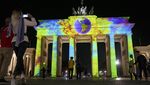 Kemilau Landmark di Berlin Bermandikan Cahaya