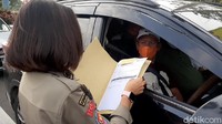 Selama sistem ganjil genap diberlakukan, sistem one way tetap akan diberlakukan jika lalu lintas di kawasan Puncak Bogor mengalami kemacetan parah.