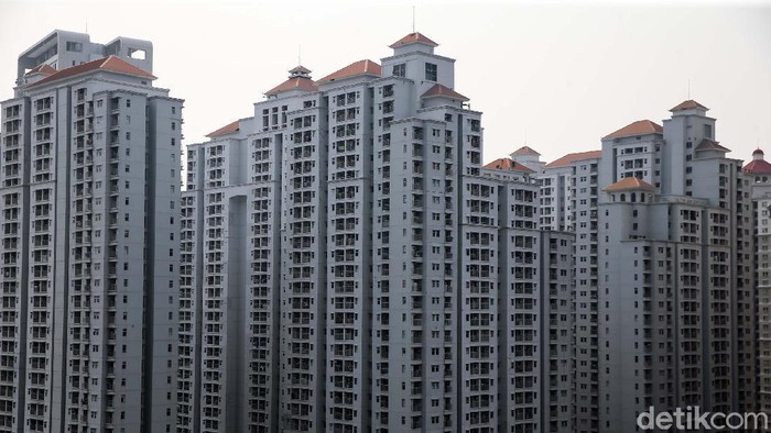 Sejumlah tower apartemen di kawasan Jakarta Barat tampak berdiri tegak, Jakarta, Jumat (3/9/2021). Tarif apartemen sewa sepanjang kuartal II tahun ini relatif stabil di tengah tekanan pasar akibat banyaknya ekspatriat yang pulang ke negaranya lantaran kondisi bisnis secara umum tertekan pembatasan yang diberlakukan untuk mengatasi pandemi Covid-19.