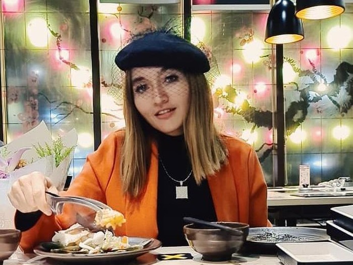 Mewahnya Gaya Indah Sari saat Makan Sushi