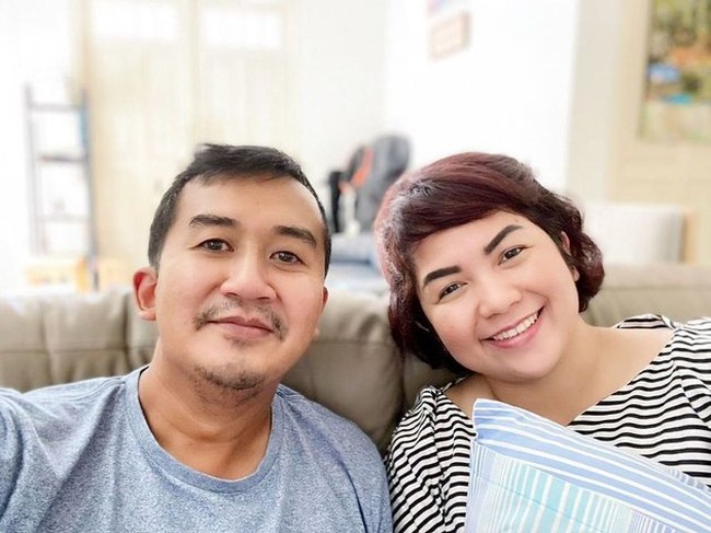 Dia pernah dipercaya menjadi pilot Helikopter Apache, armada tempur canggih TNI AD. Sebagai informasi, untuk menerbangkan helikopter tersebut diperlukan pelatihan panjang yang dilakukan di US Army Flight School, AS, sekitar 8-10 bulan pelatihan. (Foto: Instagram/@joydestinytobing)