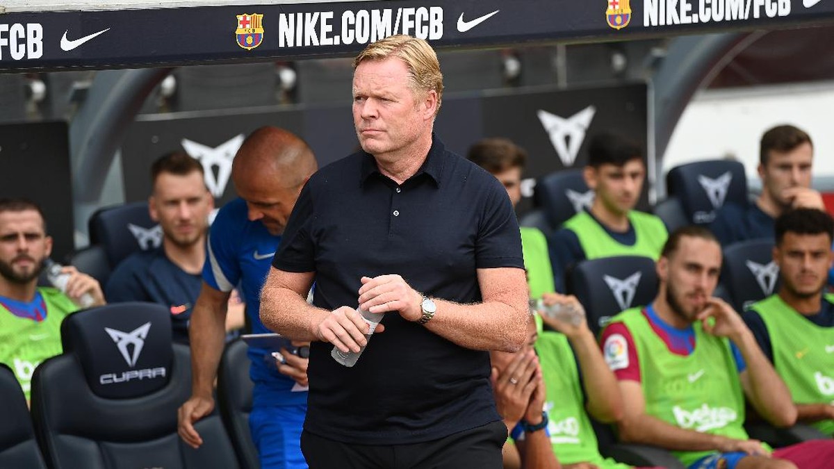 Presiden Barcelona Joan Laporta menyebut Ronald Koeman seharusnya dipecat lebih cepat (Foto: Getty Images/David Ramos)