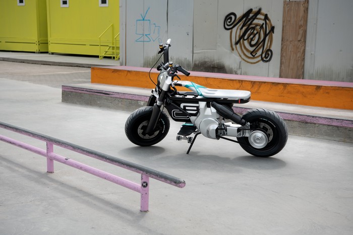 Konsep BMW Mini Bike Listrik CE 02 Konsep BMW Mini Bike Listrik CE 02