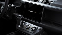 Pada bagian interiornya, mobil ini juga hadir dengan balutan kelir hitam. Land Rover juga menghadirkan animasi pada layar sentuh yang dikembangkan secara khusus dalam edisi spesial James Bond. (landrover.com)