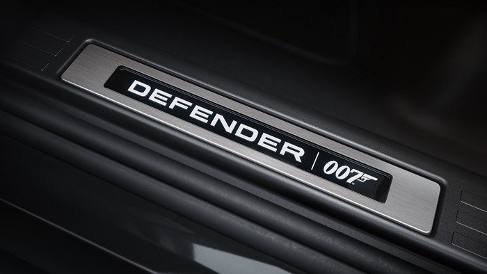 Land Rover Edisi Spesial James Bond