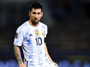 Pelukan Hangat Messi untuk Bocah Venezuela