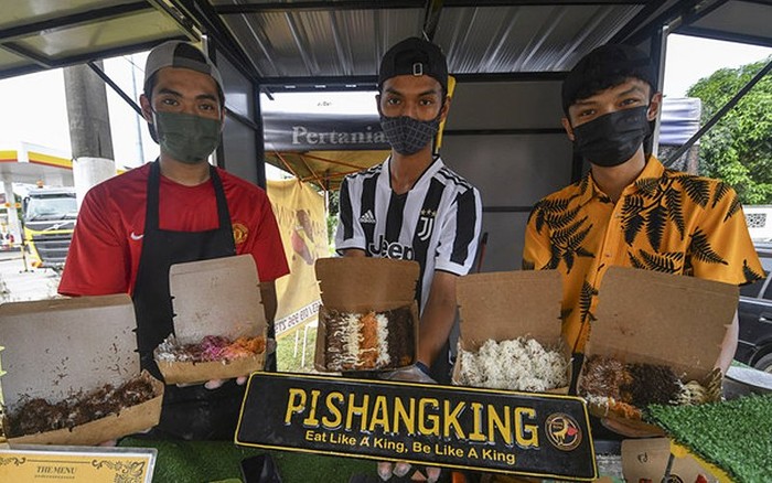 Mahasiswa Sukses 3 Mahasiswa Ini Bisnis Pisang Goreng 15 Rasa, Raup Rp 5 Juta Sehari!