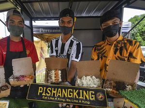 3 Mahasiswa Ini Bisnis Pisang Goreng 15 Rasa, Raup Rp 5 Juta Sehari!