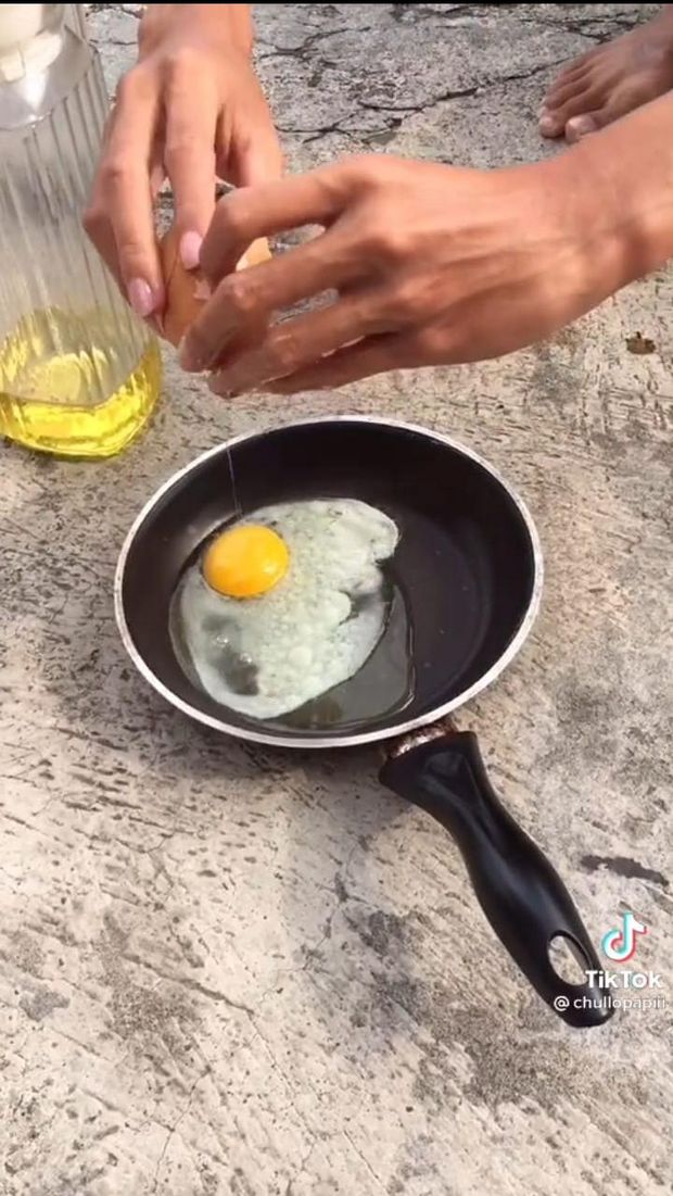 Saking Teriknya Matahari, Netizen Ini Bisa Masak Telur Mata Sapi!