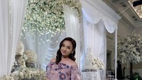Lewat Instagramnya, remaja berusia 18 tahun ini sering membagikan aktivitasnya saat manggung, nongkrong di kafe, sampai acara santai-santai lainnya. Foto: Instagram @lyodraofficial