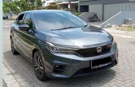 Mobil Baru Larissa Chou