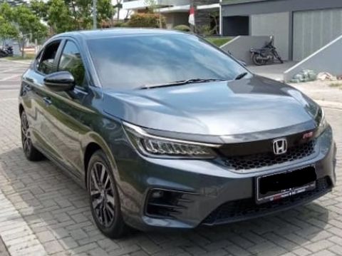 Mobil Baru Larissa Chou