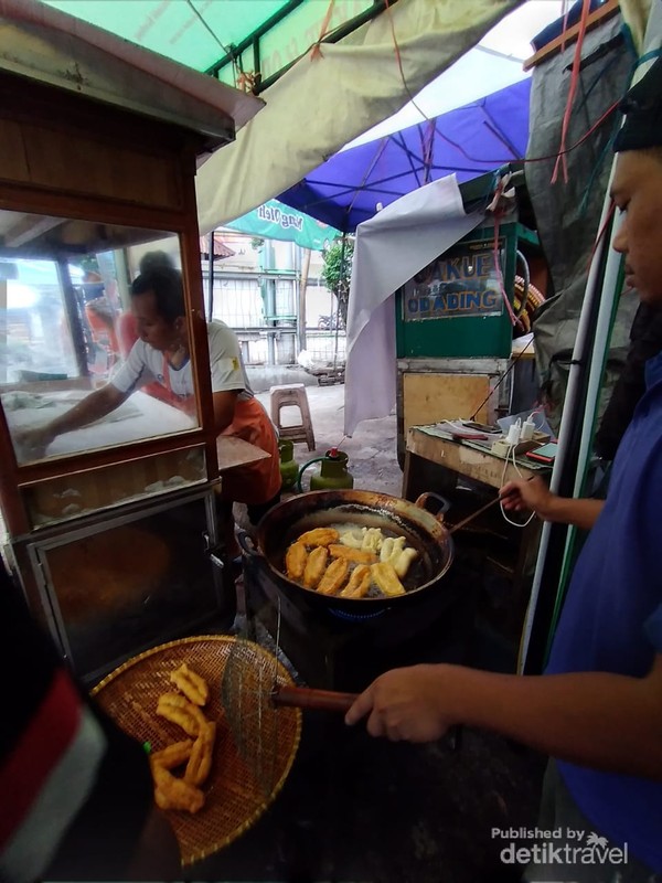 Menikmati cakwe paling enak saat lagi hangat