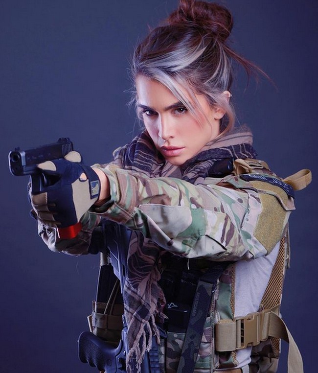 Untuk mempertahankan kondisi fisiknya, Orin mengaku berolahraga hampir setiap hari. Orin berolahraga setiap sore dengan berbagai latihan yang cukup berat. Mulai dari angkat beban, stretching, cardio, dan tinju. Foto: dok. Instagram/@orin_julie