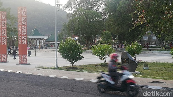 Pemkab Sumedang memastikan alun-alun masih tutup