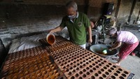 Perajin gula merah di tempat tersebut melakukan inovasi dengan memperkecil ukuran gula merah dari sebelumnya seberat 500 gram per buah menjadi ukuran kecil seberat 35 gram per buah agar lebih mudah diterima pasar seiring menurunnya permintaan saat pandemi COVID-19.