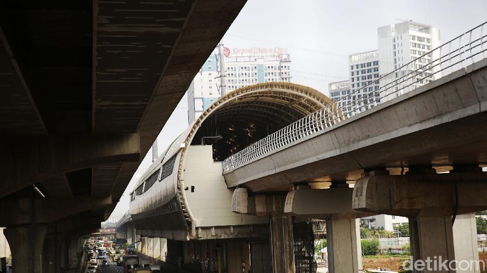 PT Adhi Karya (Persero) Tbk terus melanjutkan pembangunan depo LRT Jabodebek di Bekasi Timur. Begini progres terkini pembangunan depo.