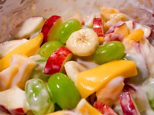 Resep Salad Buah Saus Yogurt yang Cocok Buat Diet
