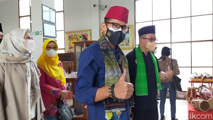 Sandiaga uno di Perkampungan budaya betawi Setu Babakan