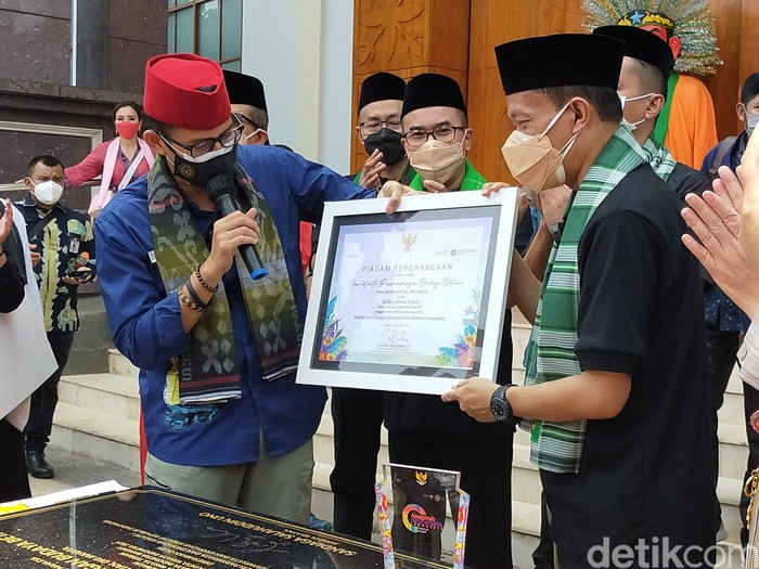 Sandiaga uno di Perkampungan budaya betawi Setu Babakan
