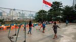 Semringah Anak-anak Bermain Bola di Masa PPKM