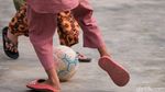 Semringah Anak-anak Bermain Bola di Masa PPKM