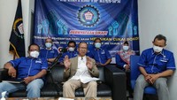 Pasalnya, kenaikan tarif CHT akan berimbas pada menurunnya jumlah permintaan, sehingga pabrikan melakukan efisiensi yang berimbas kepada pekerja. Belum lagi dampak pandemi covid-19 yang dirasakan saat ini.
