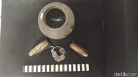 Hal tersebut berdasarkan Prasasti Pucangan yang sekarang berada di Calcutta, India. Di dalam lokasi Situs Ngloram terdapat dua Punden. Ada juga tumpukan batu bata berukuran 20 x 30cm dengan tebal sekitar 4 cm. 
