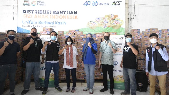 Upaya Maksimal Pemenuhan Gizi Anak-anak di Masa Pandemi PT United Family Food (Unifam) bersama ACT (Aksi Cepat Tanggap) memberikan bantuan lewat program 'Distribusi Bantuan Gizi Anak Indonesia'.