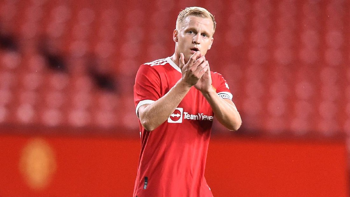 Crystal Palace mencoba meminjam Donny van de Beek. (Foto: Getty Images/Nathan Stirk)