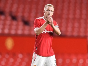 Semoga MU Mainkan Van de Beek, kalau Enggak...