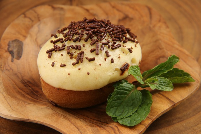Agar Laris Manis, Sandiaga Uno Siap Viralkan Kue Cubit Topping Keju dan Oreo