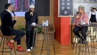 Agnez percaya ketika seseorang punya prestasi, ia bisa memberi pengaruh luas walaupun tidak berada di jalur politik. Itu juga yang dibuktikan Agnez ketika ditunjuk menjadi duta MTV EXIT (End Exploitation and Trafficking) dalam misi memberantas perdagangan manusia. Agnez menembut pasar internasional pertama kali lewat single “Coke Bottle” bersama rapper Timbaland dan T.I. dan sejak itu membawa nama Indonesia bersinar di panggung dunia.     
