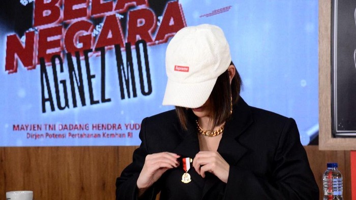 Agnez Mo jadi Duta Bangsa Bela Negara Artis papan atas Indonesia Agnez Mo di dapuk Kementerian Pertahanan sebagai Duta Bangsa Bela Negara dalam acara Ngopi Daring di Jakarta.