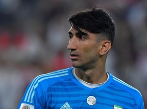 Alireza Beiranvand Dulu Tepis Penalti CR7, Kini Lempar Bola 73 Meter