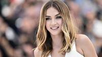 Ana de Armas makin jadi sorotan setelah membintangi film No Time To Die. Foto: Getty Images for Campari/Vittorio Zunino Celotto