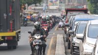 Keberanian Seorang Paramedis dan Ancaman Hukum di Balik Aksi "Kompak" Lawan Arah Rombongan Pemotor di Underpass Tambun