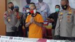 Potret Coki Pardede Berbaju Tahanan dan Diborgol