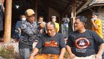 Aksi Cukur Gundul Pasca Bupati Banjarnegara Jadi Tersangka