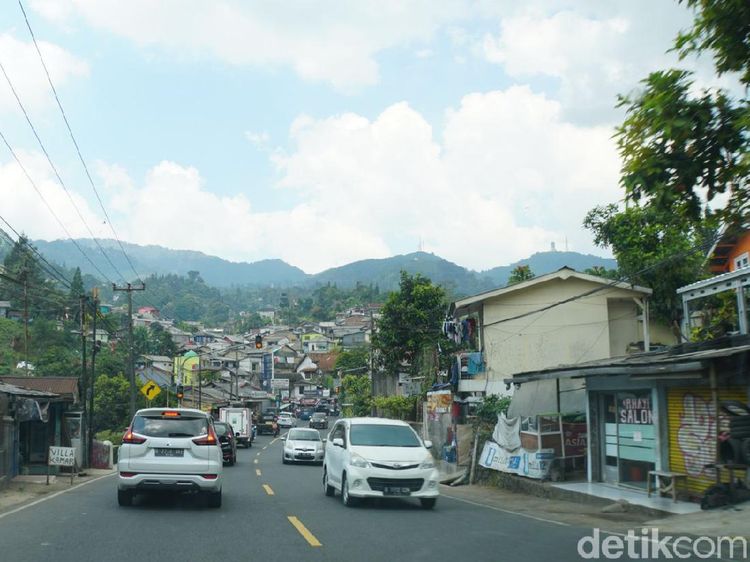 Potret Hari Kedua Penerapan Ganjil Genap di Puncak