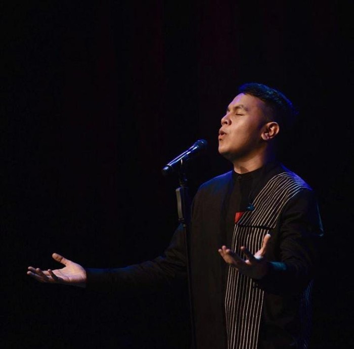 Galeri Foto Tulus Tulus Akan Gelar Konser Virtual, Ini Momennya Saat Kulineran dan Ngopi