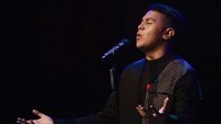 Baru-baru ini pemilik nama lengkap Muhammad Tulus Rusydi dikabarkan merilis lagu terbarunya. Berjudul Ingkar, Tulus menceritakan sebuah kisah cinta penuh kebohongan untuk menutupi perasaan pasangannya yang tidak lagi mencintai. Foto: Instagram/tulusm