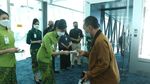 Awak Kabin Citilink Senyum dengan Seragam Baru