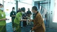 Awak kabin menyambut penumpang dengan seragam baru. Seragam baru Citilink didominasi warna hijau dan lime. Warna hijau merepresentasikan kejayaan, kebesaran, keseimbangan dan kedamaian. Sementara warna lime merupakan perpaduan warna hijau dan kuning yang merepresentasikan keceriaan, kebahagiaan, energik serta optimis.