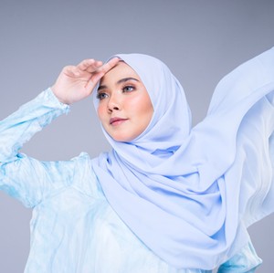 5 Ide Style Hijab Kondangan Pakai Celana yang Simple dan Elegan