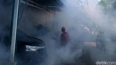 Hindari Demam Berdarah, Warga di Bekasi Sewa Jasa Pengasapan