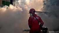 Jasa fogging swasta kini tersebar di berbagai tempat. Warga tinggal mencarinya di internet dan menghubungi nomor kontak yang ada untuk melakukan negosiasi fogging. Jasa fogging bisa dilakukan untuk setiap rumah, kantor atau komplek.