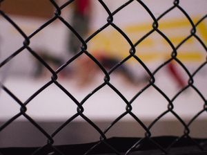 Ini Bukan MMA Biasa, Baku Hantamnya Pakai Tutup Mata!