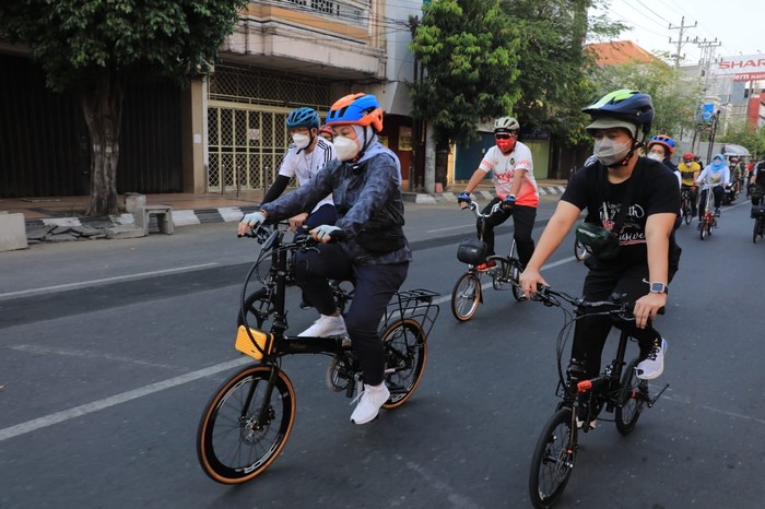 Kayuh Sepeda 2 Km, Menaker Temui Pekerja Penerima BSU di Semarang